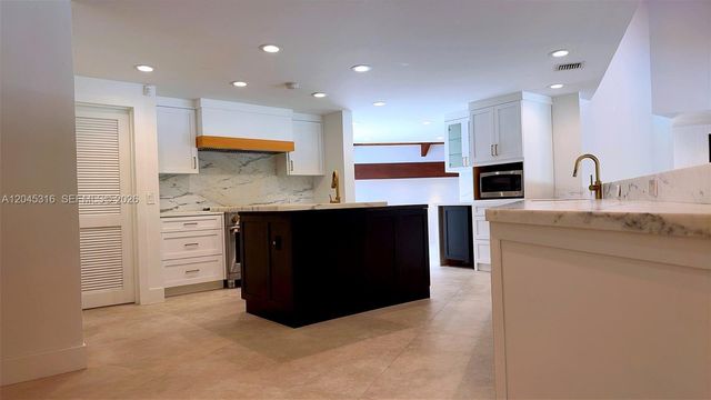8925 SW 102nd Ter 0, Miami, FL 33176