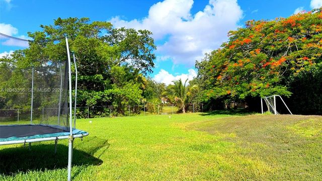 8925 SW 102nd Ter 0, Miami, FL 33176