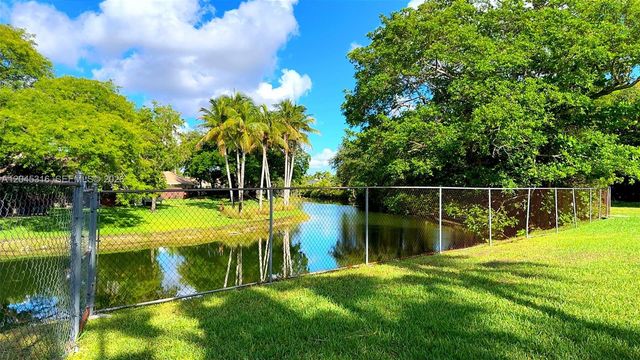 8925 SW 102nd Ter 0, Miami, FL 33176