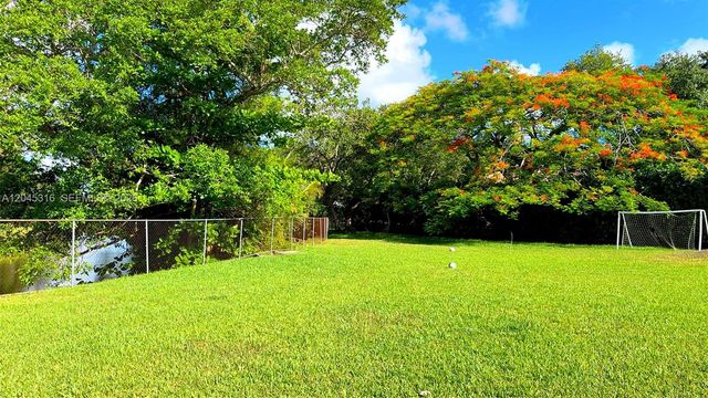 8925 SW 102nd Ter 0, Miami, FL 33176