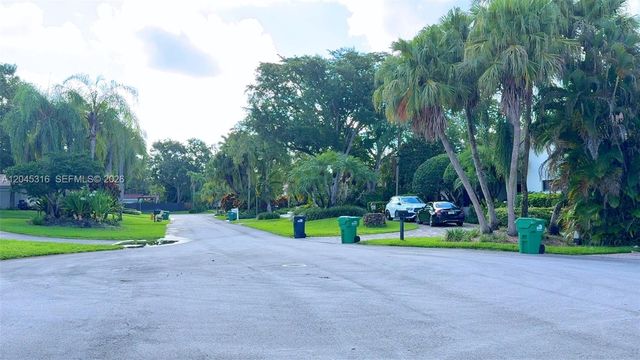8925 SW 102nd Ter 0, Miami, FL 33176