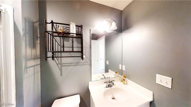 1240 Fountain View Street NE, Canton, OH 44721