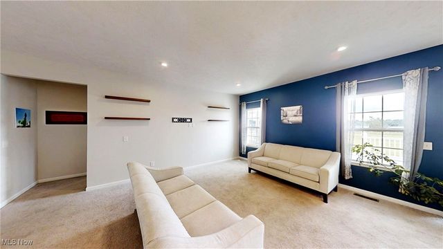 1240 Fountain View Street NE, Canton, OH 44721