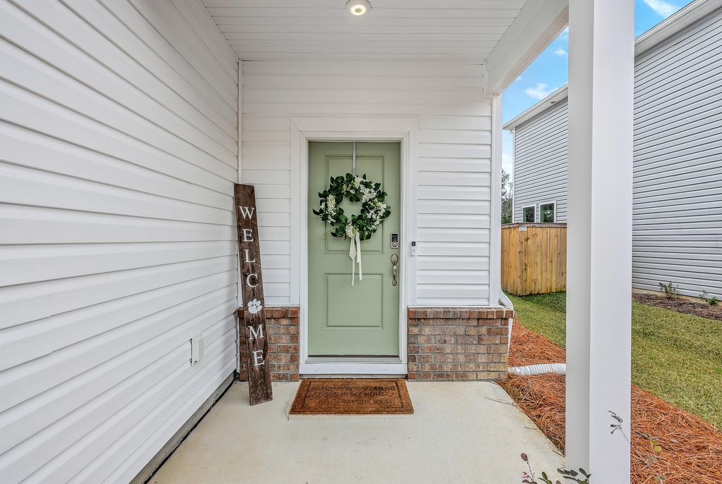 Image 2 of property listing at 185 Wappoo Trace Lane, Summerville, SC 29486