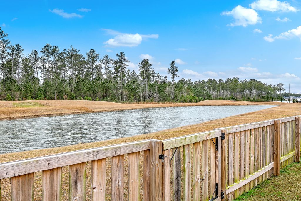 Image 36 of property listing at 185 Wappoo Trace Lane, Summerville, SC 29486