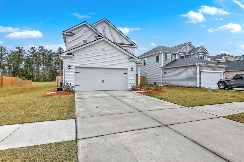 Image 4 of property listing at 185 Wappoo Trace Lane, Summerville, SC 29486