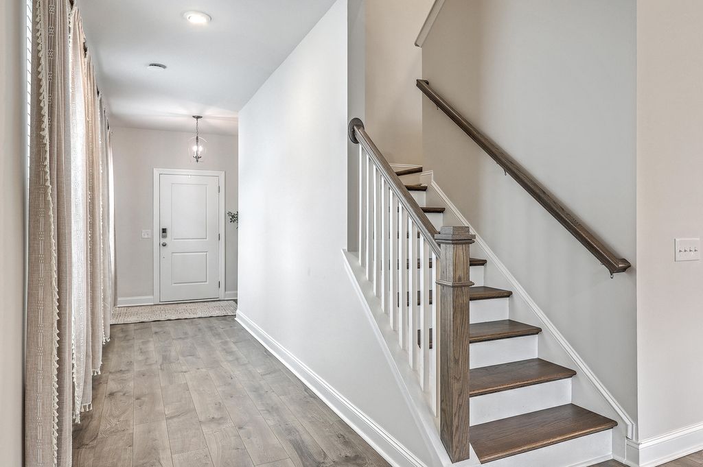 Image 6 of property listing at 185 Wappoo Trace Lane, Summerville, SC 29486