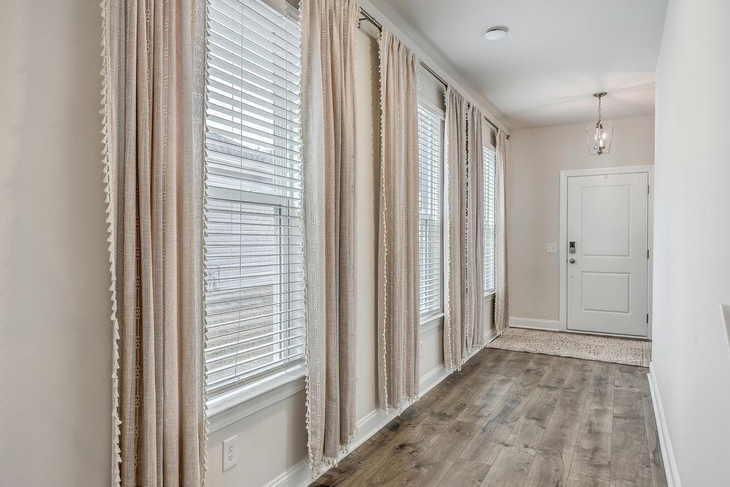 Image 7 of property listing at 185 Wappoo Trace Lane, Summerville, SC 29486