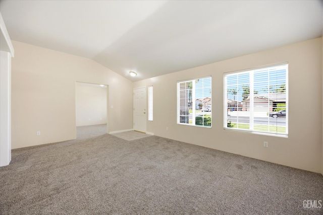 9913 Pavilion Drive, Bakersfield, CA 93312