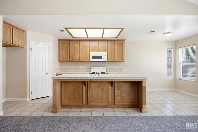 9913 Pavilion Drive, Bakersfield, CA 93312