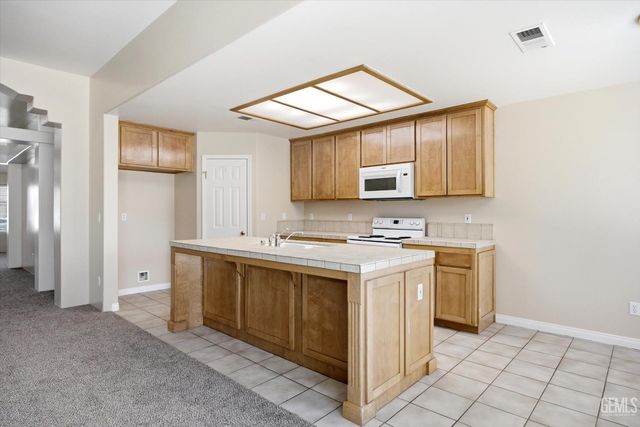 9913 Pavilion Drive, Bakersfield, CA 93312