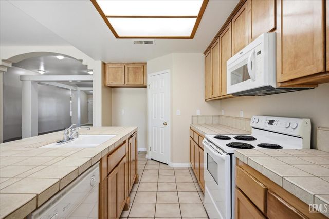 9913 Pavilion Drive, Bakersfield, CA 93312