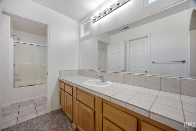 9913 Pavilion Drive, Bakersfield, CA 93312