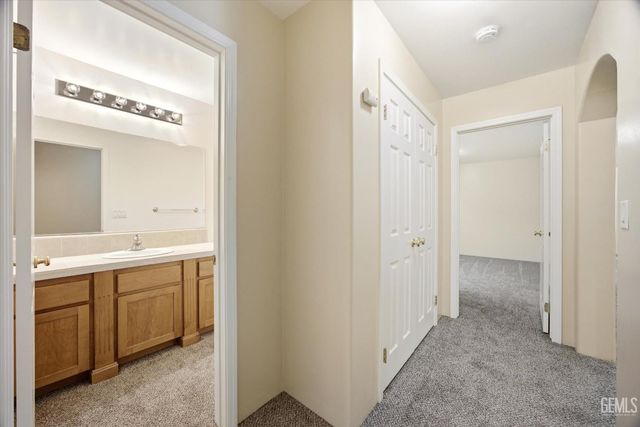 9913 Pavilion Drive, Bakersfield, CA 93312