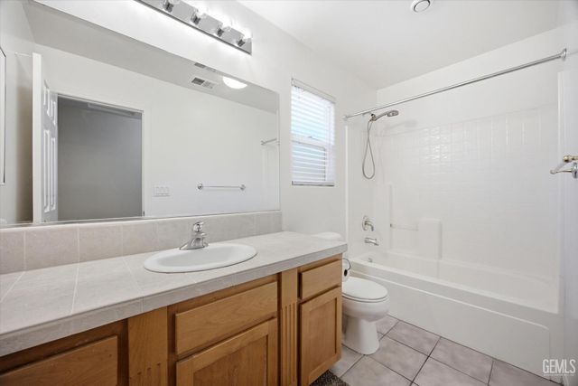 9913 Pavilion Drive, Bakersfield, CA 93312