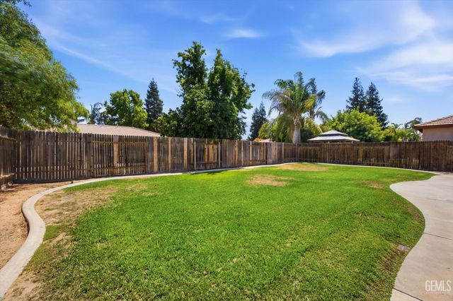 9913 Pavilion Drive, Bakersfield, CA 93312