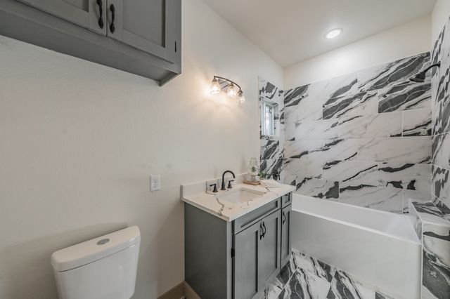 2515 Coyote Trail, Granbury, TX 76048