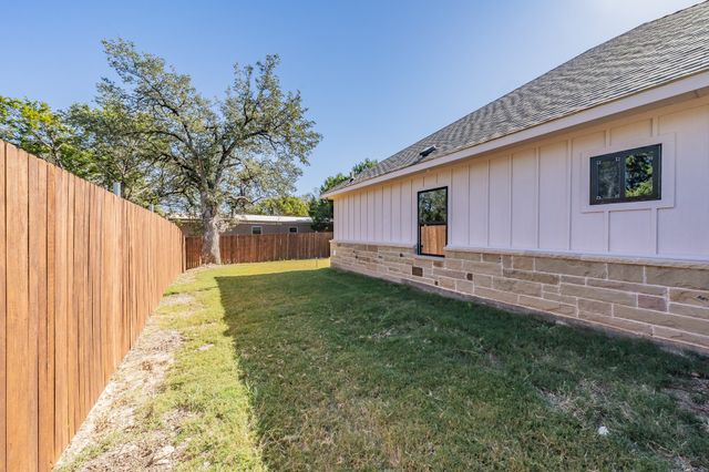 2515 Coyote Trail, Granbury, TX 76048