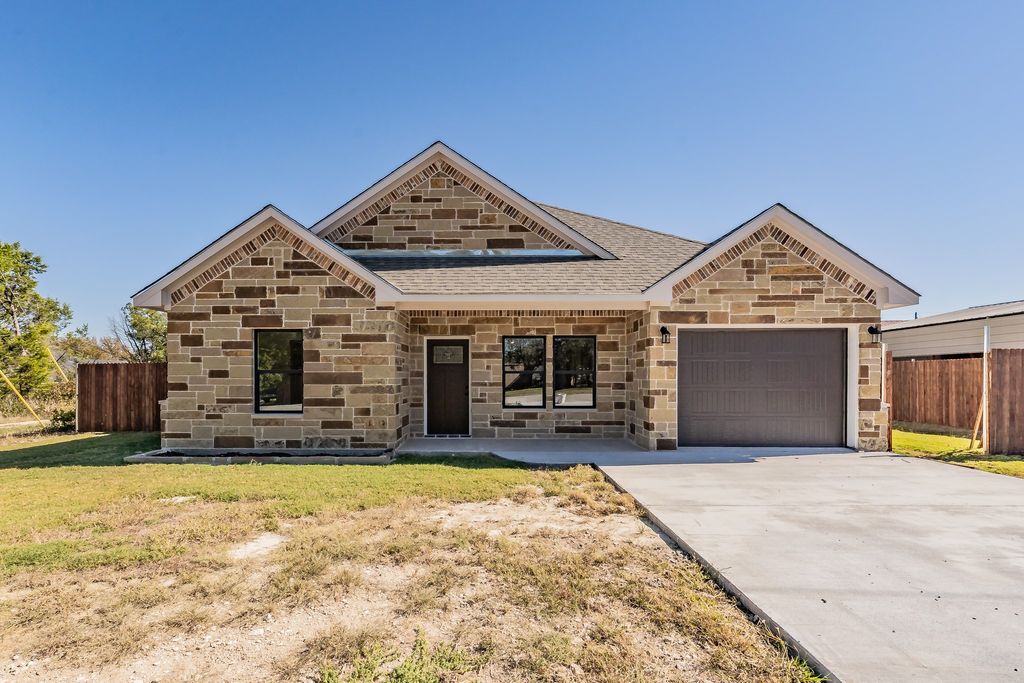 2515 Coyote Trail, Granbury, TX 76048