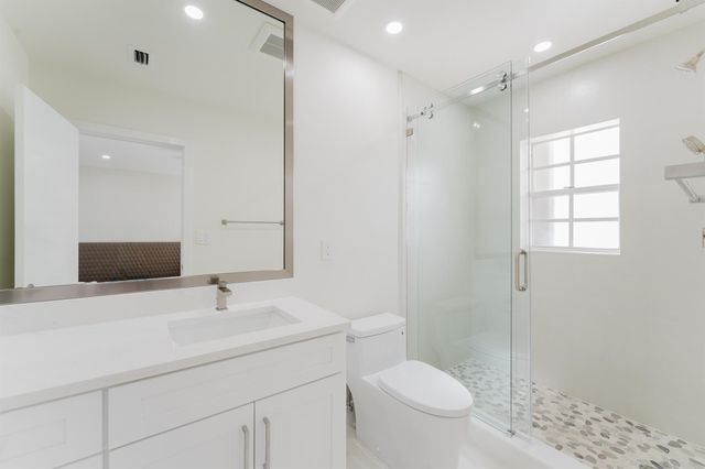 3199 NE 6 Drive, Boca Raton, FL 33432