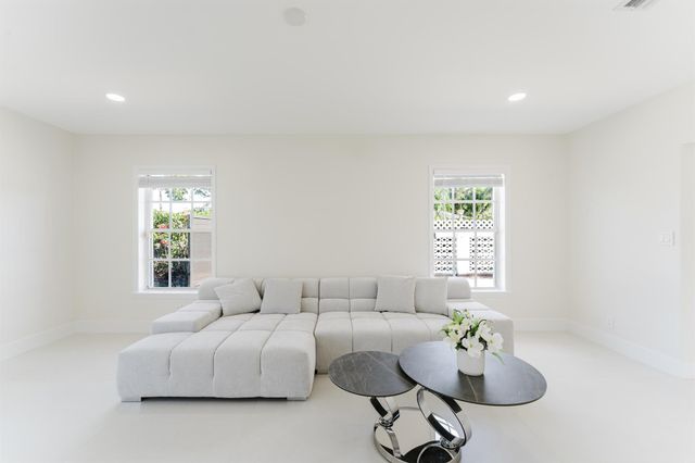 3199 NE 6 Drive, Boca Raton, FL 33432