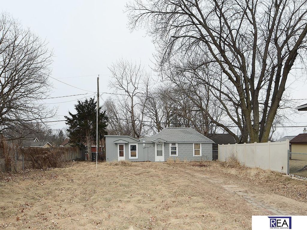 2330 N 69 Street, Omaha, NE 68104