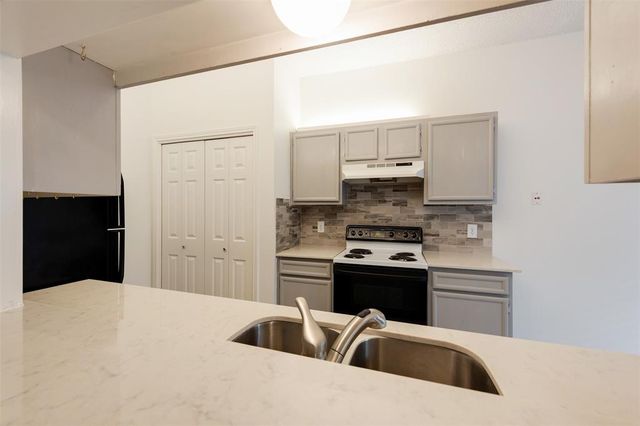 9100 Mountain Ridge DR 105, Austin, TX 78759