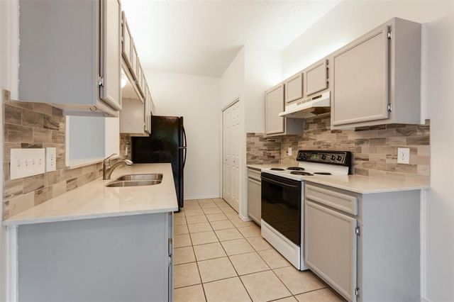 9100 Mountain Ridge DR 105, Austin, TX 78759