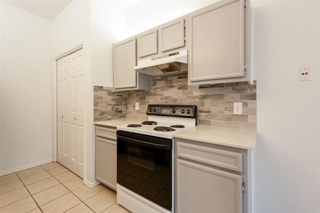 9100 Mountain Ridge DR 105, Austin, TX 78759