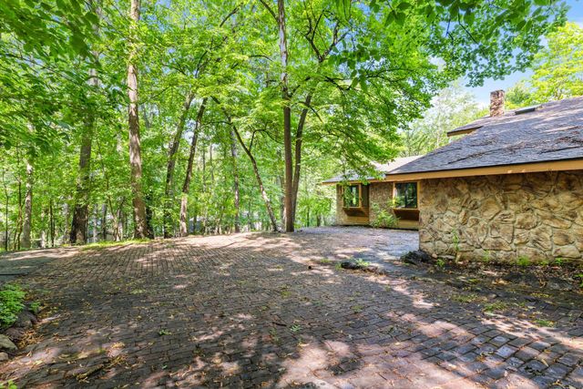 8000 Hill Trail N, Lake Elmo, MN 55042