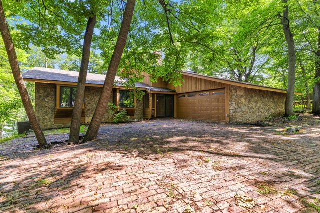 8000 Hill Trail N, Lake Elmo, MN 55042
