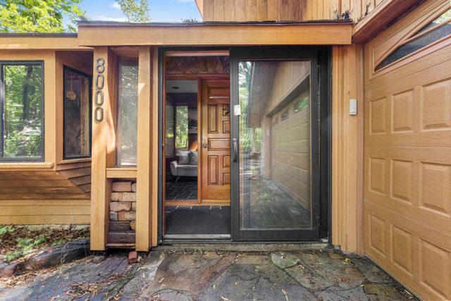 8000 Hill Trail N, Lake Elmo, MN 55042