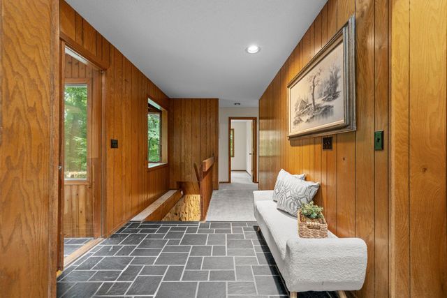 8000 Hill Trail N, Lake Elmo, MN 55042