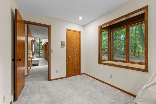 8000 Hill Trail N, Lake Elmo, MN 55042
