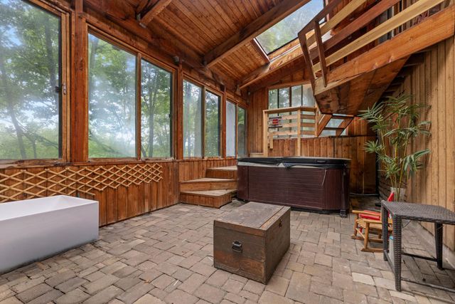 8000 Hill Trail N, Lake Elmo, MN 55042