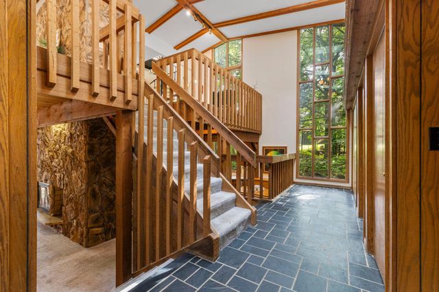 8000 Hill Trail N, Lake Elmo, MN 55042