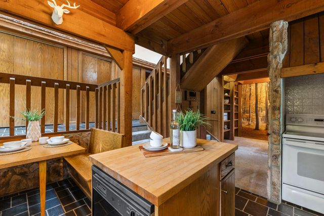 8000 Hill Trail N, Lake Elmo, MN 55042