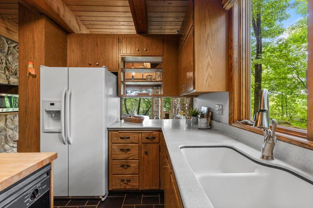 8000 Hill Trail N, Lake Elmo, MN 55042
