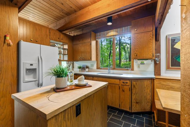 8000 Hill Trail N, Lake Elmo, MN 55042