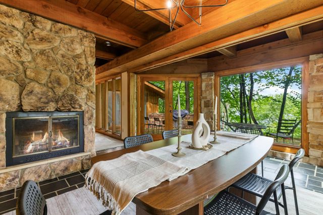 8000 Hill Trail N, Lake Elmo, MN 55042