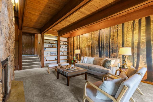8000 Hill Trail N, Lake Elmo, MN 55042