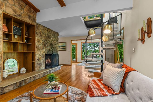 8000 Hill Trail N, Lake Elmo, MN 55042
