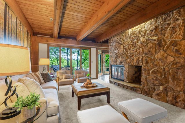 8000 Hill Trail N, Lake Elmo, MN 55042