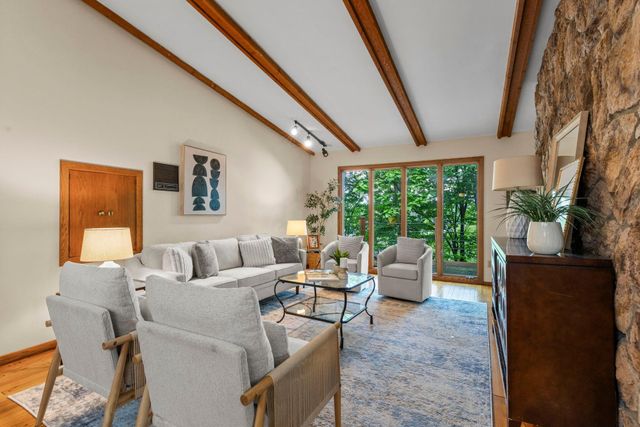 8000 Hill Trail N, Lake Elmo, MN 55042