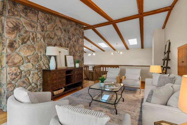 8000 Hill Trail N, Lake Elmo, MN 55042