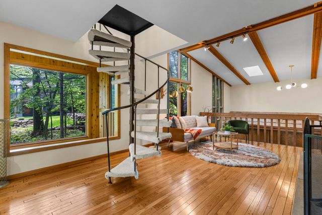 8000 Hill Trail N, Lake Elmo, MN 55042