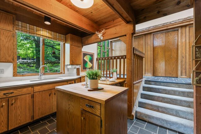 8000 Hill Trail N, Lake Elmo, MN 55042