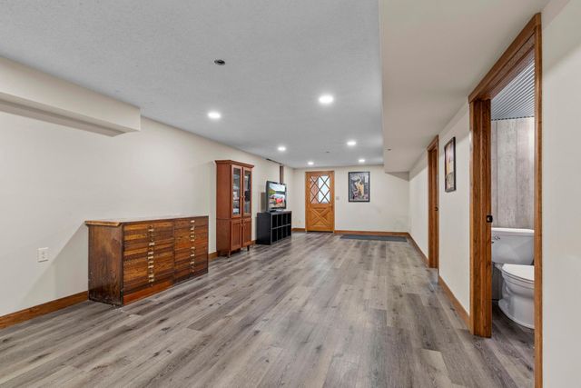 8000 Hill Trail N, Lake Elmo, MN 55042