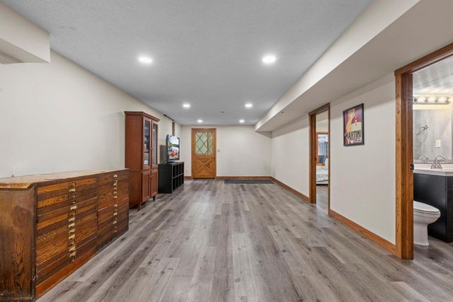 8000 Hill Trail N, Lake Elmo, MN 55042
