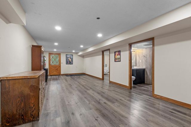 8000 Hill Trail N, Lake Elmo, MN 55042
